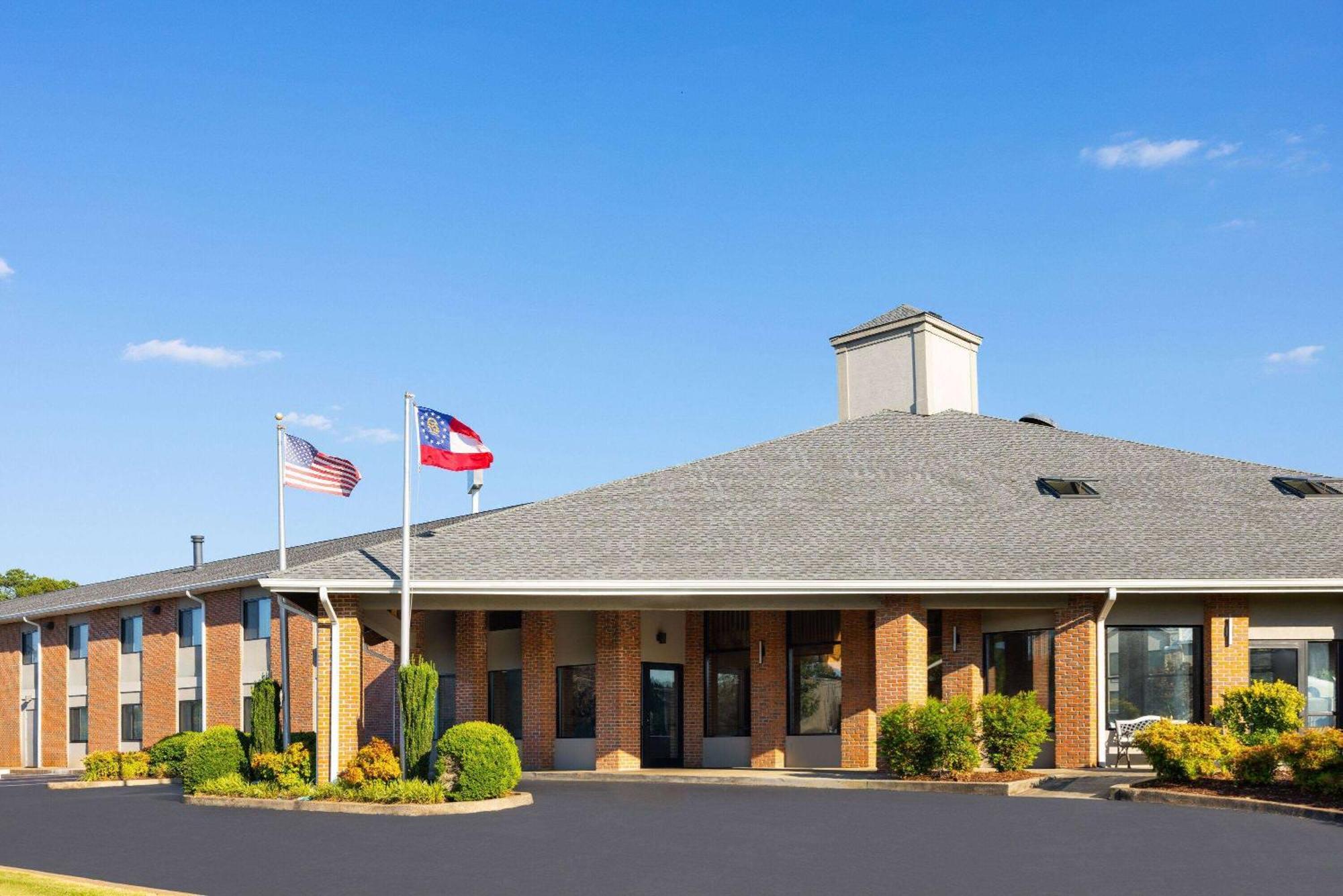 Baymont By Wyndham Lagrange LaGrange Exterior foto